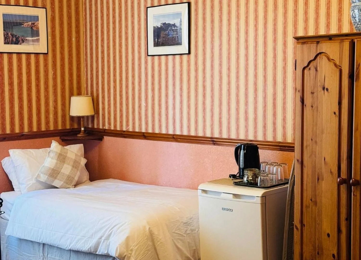 Edinburgh Travel Guest House