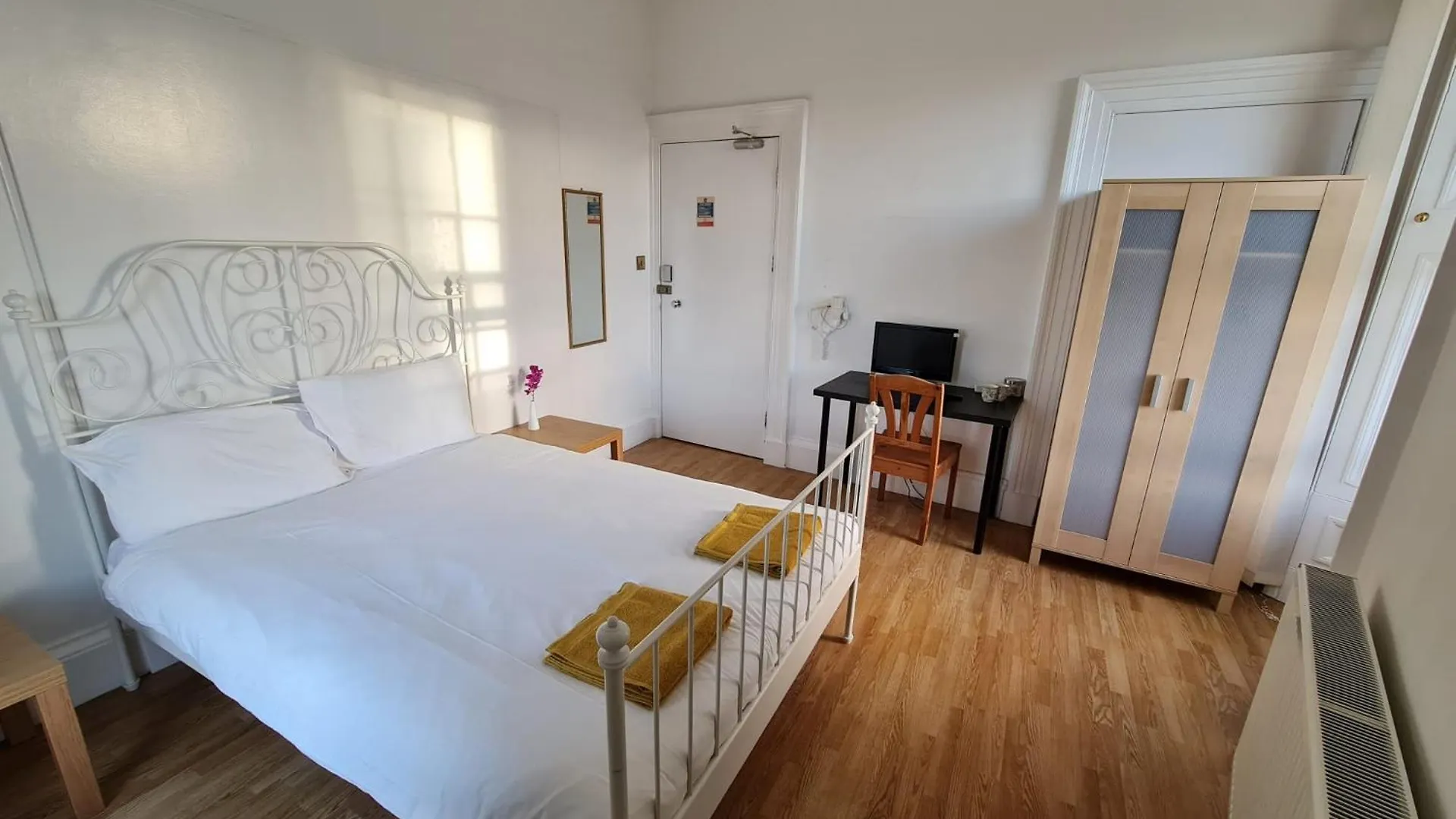 Edinburgh Travel Guest House