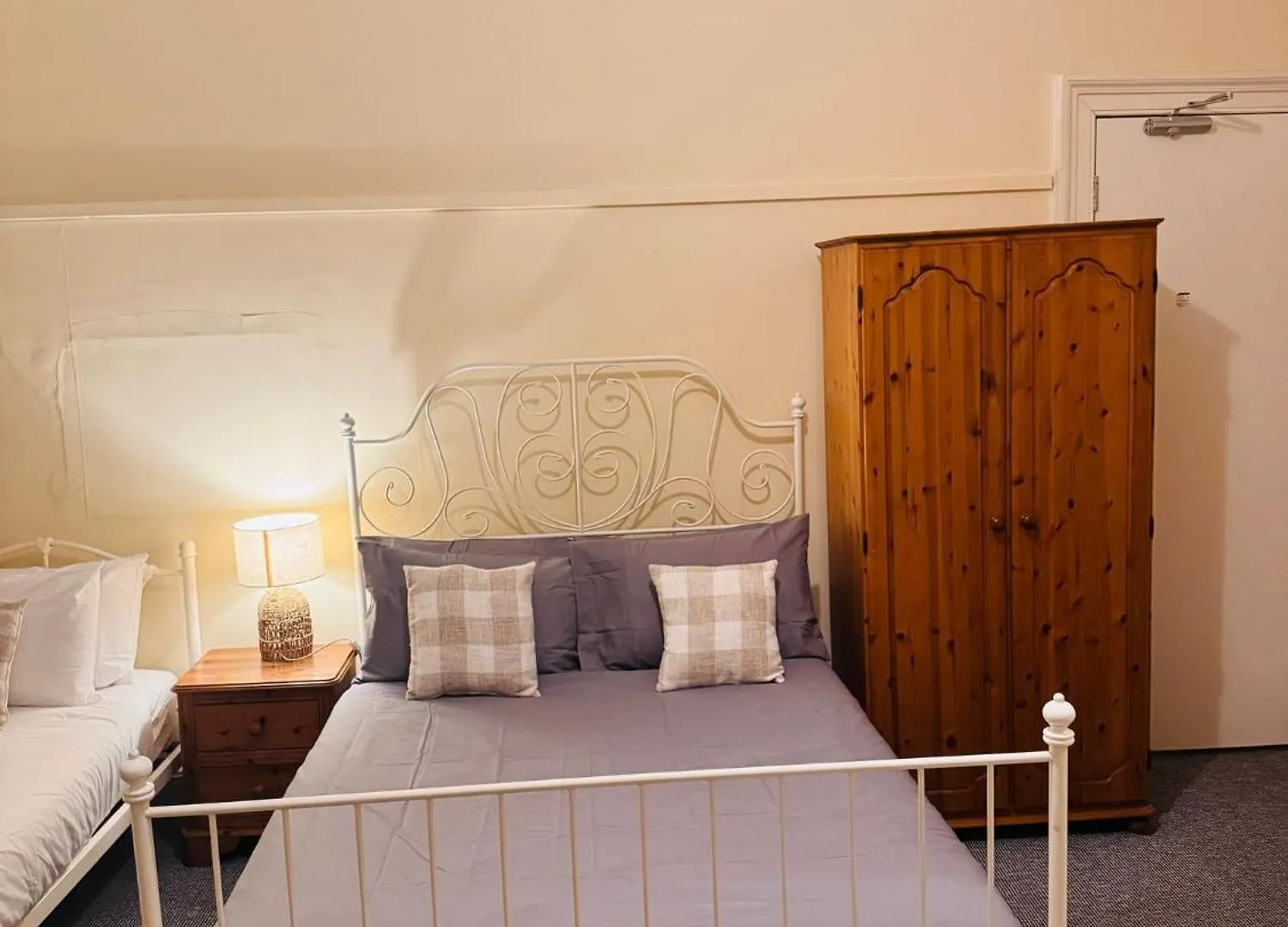 Edinburgh Travel Guest House 0*,  Reino Unido